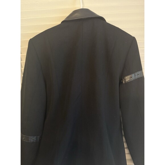 Town & Travel Black Wool Blend Coat w/Faux Leather Collar & Grommet Details VTG - Picture 5 of 13